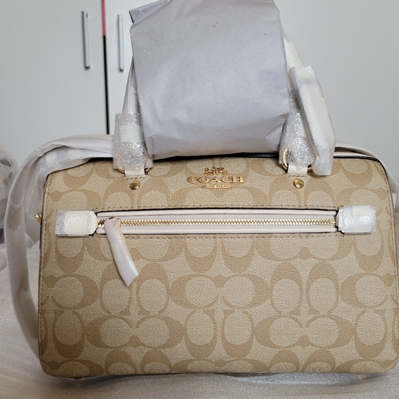 Coach - Picture 4 of 6